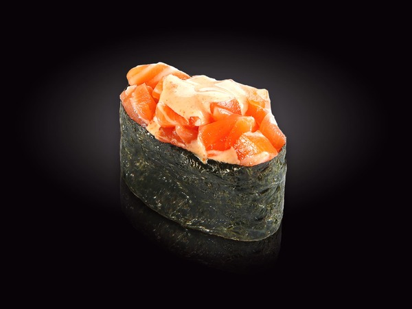 Фото Гункан с лососем спайси